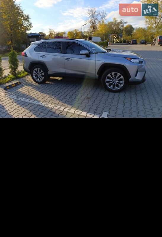 Внедорожник / Кроссовер Toyota RAV4 2021 в Косове