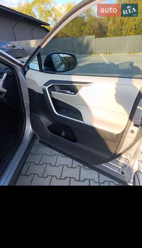 Внедорожник / Кроссовер Toyota RAV4 2021 в Косове