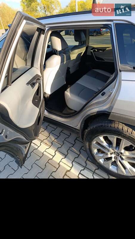 Внедорожник / Кроссовер Toyota RAV4 2021 в Косове