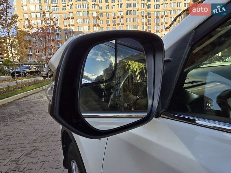 Внедорожник / Кроссовер Toyota RAV4 2017 в Киеве фото 10 Внедорожник / Кроссовер Toyota RAV4 2017 в Киеве