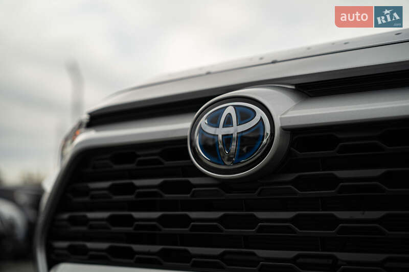 Позашляховик / Кросовер Toyota RAV4 2019 в Чернівцях