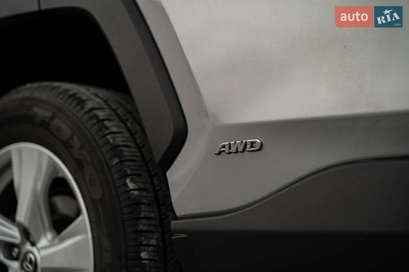 Позашляховик / Кросовер Toyota RAV4 2019 в Чернівцях