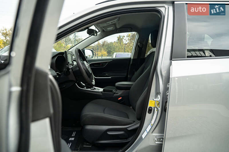 Позашляховик / Кросовер Toyota RAV4 2019 в Чернівцях