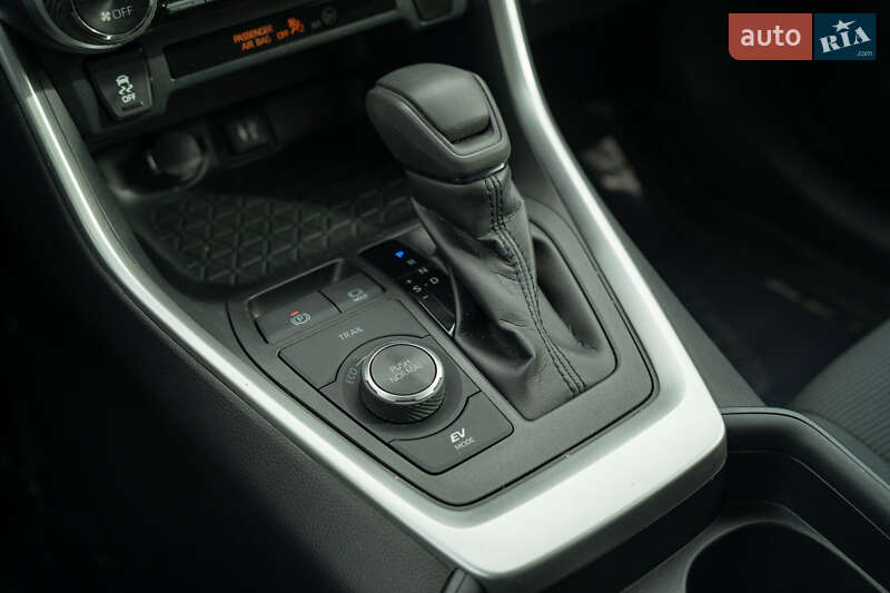 Позашляховик / Кросовер Toyota RAV4 2019 в Чернівцях