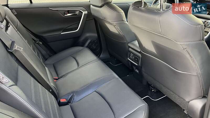 Внедорожник / Кроссовер Toyota RAV4 2024 в Хмельницком