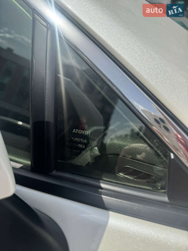 Внедорожник / Кроссовер Toyota RAV4 2018 в Киеве