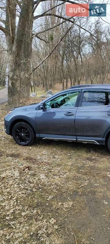 Внедорожник / Кроссовер Toyota RAV4 2017 в Светловодске