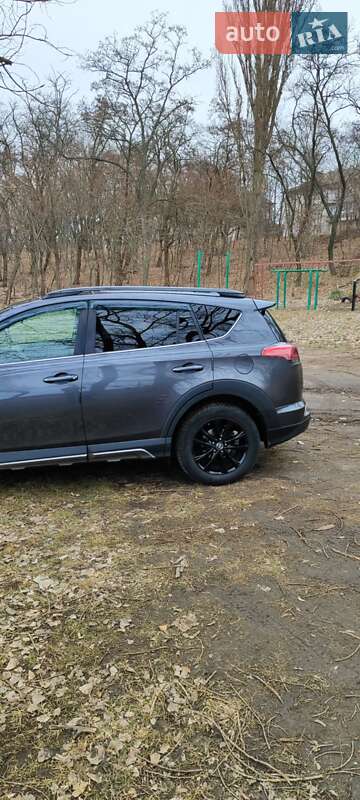 Внедорожник / Кроссовер Toyota RAV4 2017 в Светловодске