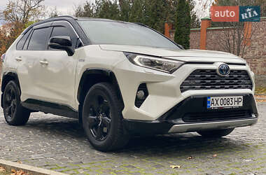 Внедорожник / Кроссовер Toyota RAV4 2020 в Киеве