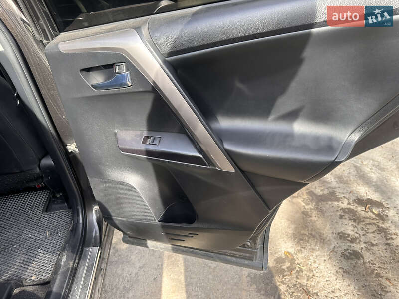 Внедорожник / Кроссовер Toyota RAV4 2016 в Днепре фото 9 Внедорожник / Кроссовер Toyota RAV4 2016 в Днепре