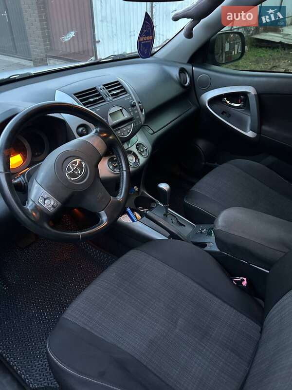 Внедорожник / Кроссовер Toyota RAV4 2007 в Полтаве