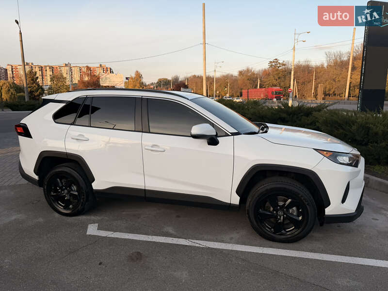 Внедорожник / Кроссовер Toyota RAV4 2019 в Днепре