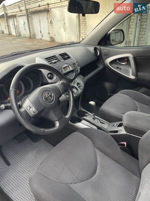 Внедорожник / Кроссовер Toyota RAV4 2006 в Кременчуге