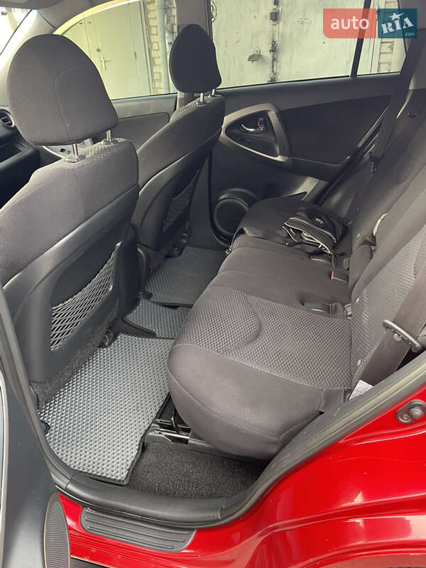 Внедорожник / Кроссовер Toyota RAV4 2006 в Кременчуге