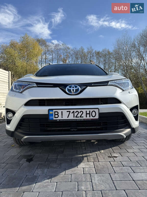 Внедорожник / Кроссовер Toyota RAV4 2017 в Кременчуге