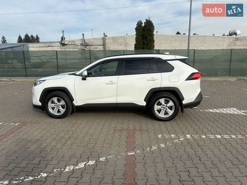 Позашляховик / Кросовер Toyota RAV4 2020 в Красилові