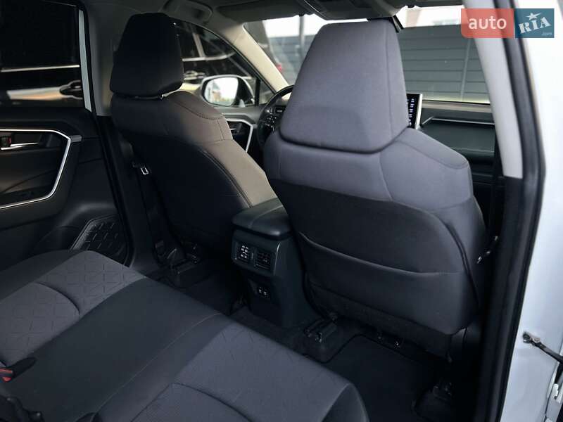 Внедорожник / Кроссовер Toyota RAV4 2019 в Киеве фото 26 Внедорожник / Кроссовер Toyota RAV4 2019 в Киеве