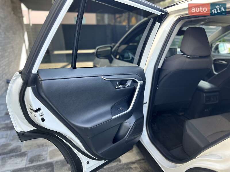 Внедорожник / Кроссовер Toyota RAV4 2019 в Киеве фото 24 Внедорожник / Кроссовер Toyota RAV4 2019 в Киеве