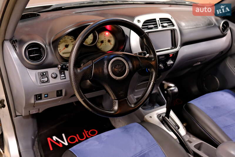 Позашляховик / Кросовер Toyota RAV4 2001 в Одесі