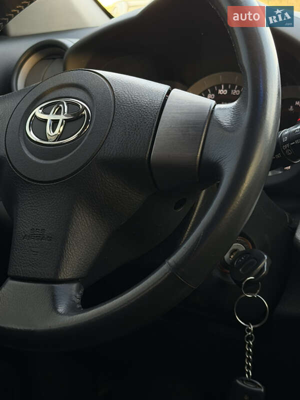 Внедорожник / Кроссовер Toyota RAV4 2006 в Борисполе