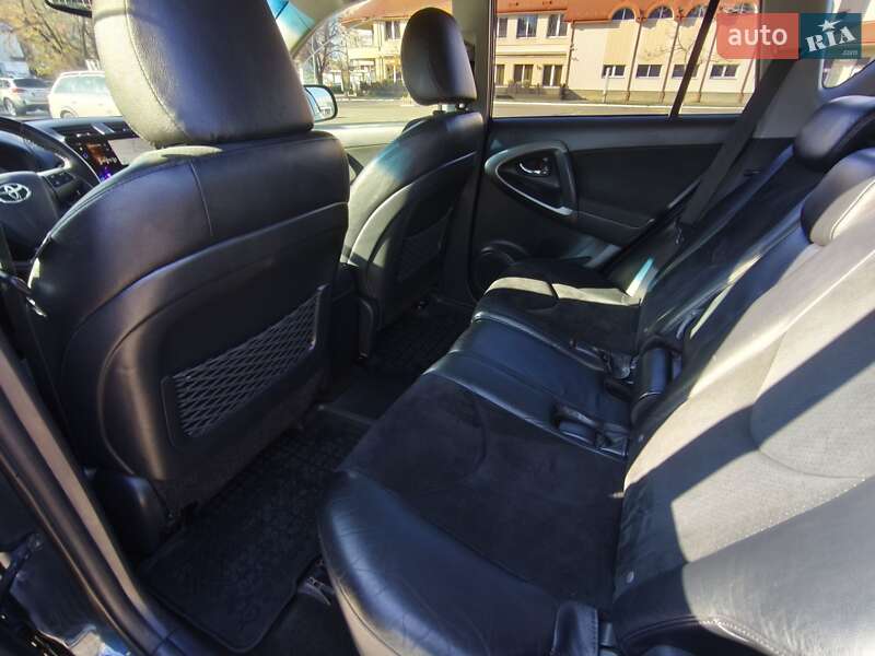 Позашляховик / Кросовер Toyota RAV4 2011 в Броварах