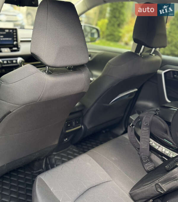 Внедорожник / Кроссовер Toyota RAV4 2020 в Днепре фото 13 Внедорожник / Кроссовер Toyota RAV4 2020 в Днепре