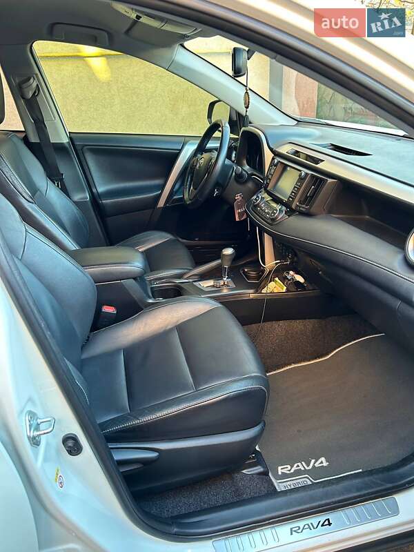 Внедорожник / Кроссовер Toyota RAV4 2017 в Киеве фото 45 Внедорожник / Кроссовер Toyota RAV4 2017 в Киеве