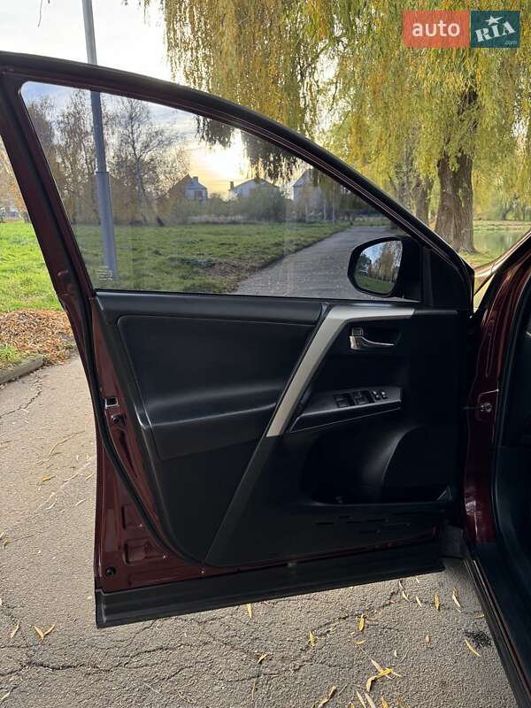 Внедорожник / Кроссовер Toyota RAV4 2017 в Ровно фото 16 Внедорожник / Кроссовер Toyota RAV4 2017 в Ровно