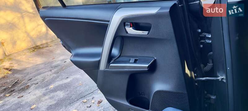 Внедорожник / Кроссовер Toyota RAV4 2017 в Светловодске