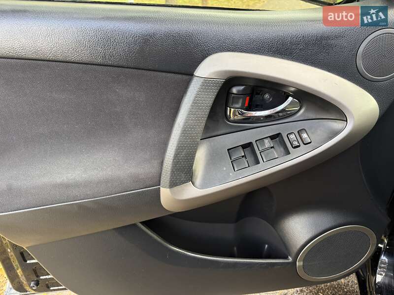 Внедорожник / Кроссовер Toyota RAV4 2007 в Киеве