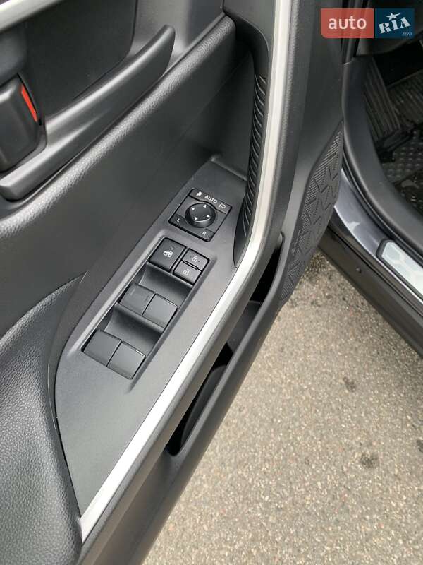 Внедорожник / Кроссовер Toyota RAV4 2020 в Киеве фото 8 Внедорожник / Кроссовер Toyota RAV4 2020 в Киеве