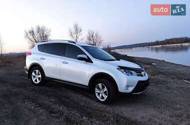 Позашляховик / Кросовер Toyota RAV4 2013 в Чернівцях
