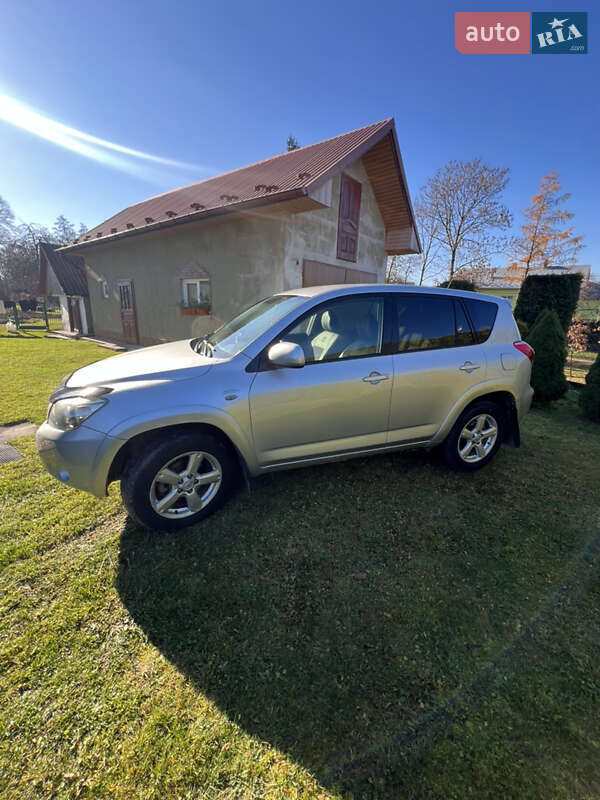 Внедорожник / Кроссовер Toyota RAV4 2008 в Меденичах