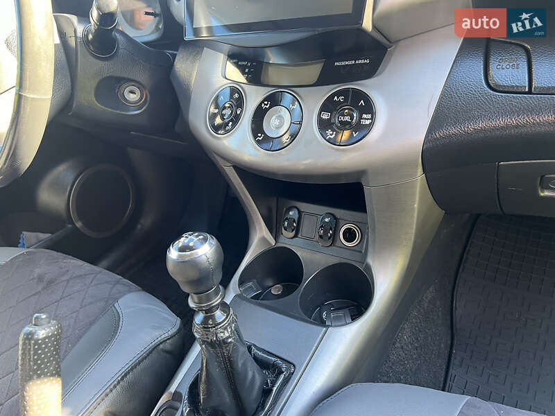 Внедорожник / Кроссовер Toyota RAV4 2008 в Меденичах