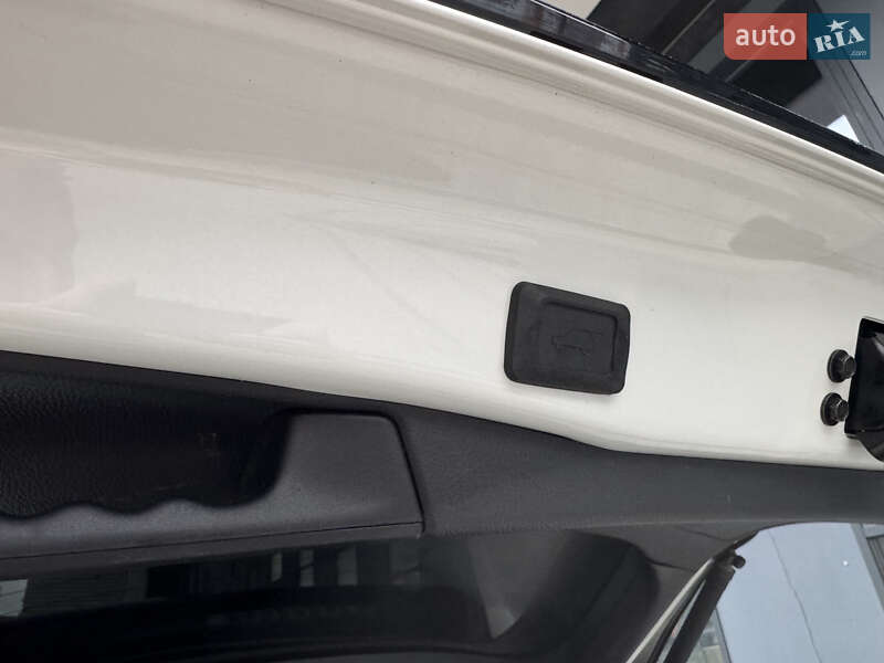 Внедорожник / Кроссовер Toyota RAV4 2019 в Львове