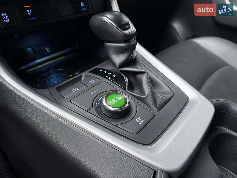 Внедорожник / Кроссовер Toyota RAV4 2019 в Львове