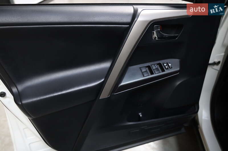 Внедорожник / Кроссовер Toyota RAV4 2017 в Луцке фото 13 Внедорожник / Кроссовер Toyota RAV4 2017 в Луцке