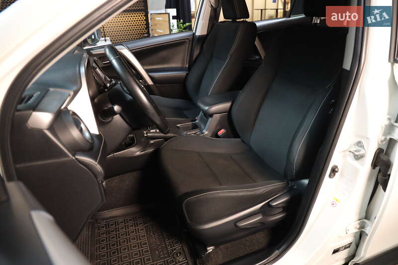 Внедорожник / Кроссовер Toyota RAV4 2017 в Луцке фото 18 Внедорожник / Кроссовер Toyota RAV4 2017 в Луцке