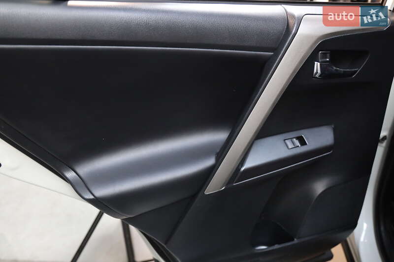 Внедорожник / Кроссовер Toyota RAV4 2017 в Луцке фото 27 Внедорожник / Кроссовер Toyota RAV4 2017 в Луцке