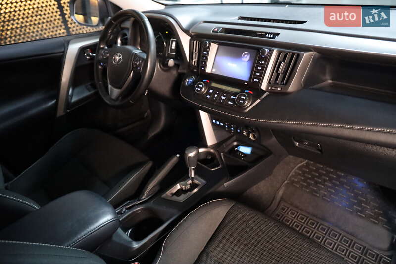 Внедорожник / Кроссовер Toyota RAV4 2017 в Луцке фото 38 Внедорожник / Кроссовер Toyota RAV4 2017 в Луцке