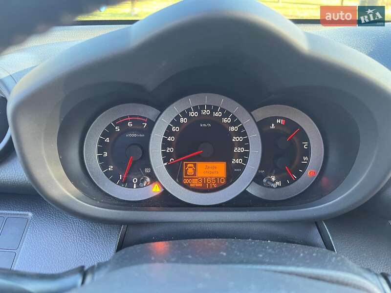 Позашляховик / Кросовер Toyota RAV4 2006 в Новояворівську