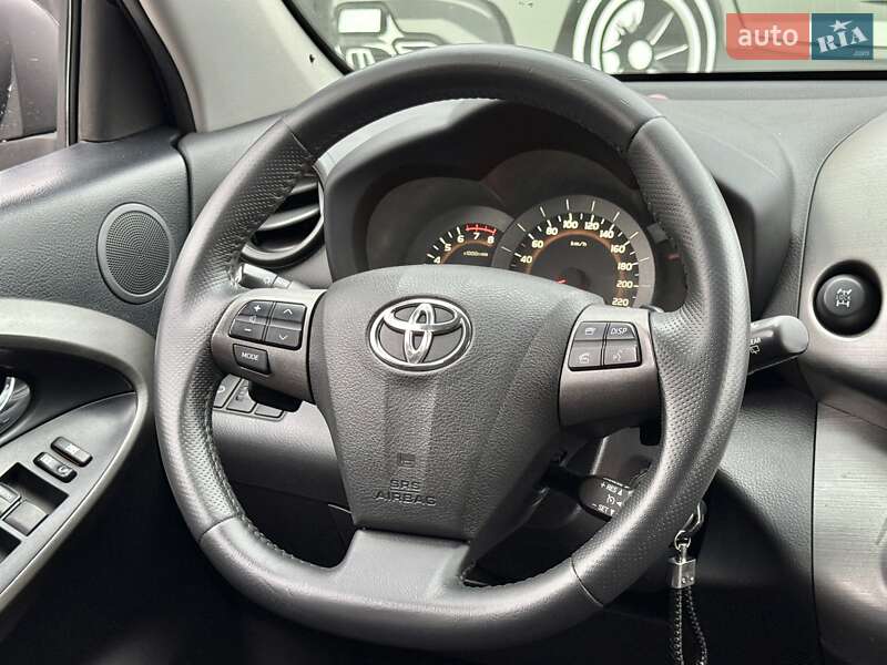 Внедорожник / Кроссовер Toyota RAV4 2010 в Харькове