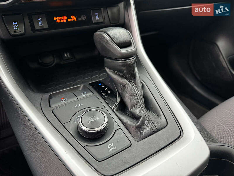 Внедорожник / Кроссовер Toyota RAV4 2019 в Киеве фото 26 Внедорожник / Кроссовер Toyota RAV4 2019 в Киеве