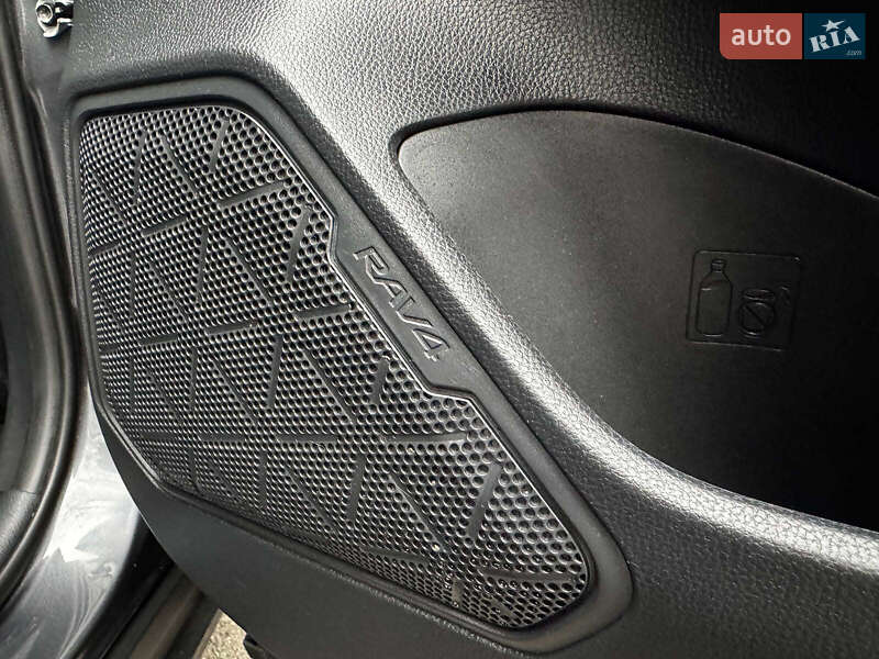 Внедорожник / Кроссовер Toyota RAV4 2019 в Киеве фото 32 Внедорожник / Кроссовер Toyota RAV4 2019 в Киеве