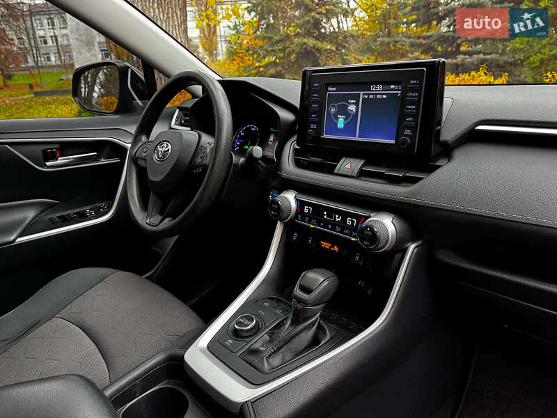Внедорожник / Кроссовер Toyota RAV4 2019 в Киеве фото 37 Внедорожник / Кроссовер Toyota RAV4 2019 в Киеве