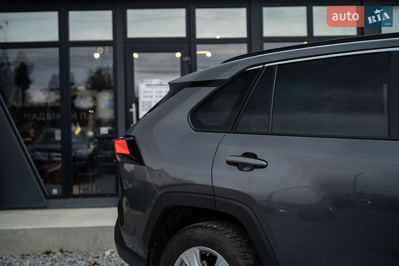 Внедорожник / Кроссовер Toyota RAV4 2019 в Черновцах