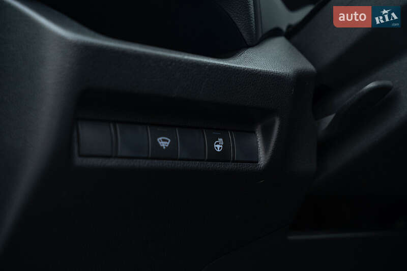 Внедорожник / Кроссовер Toyota RAV4 2019 в Черновцах