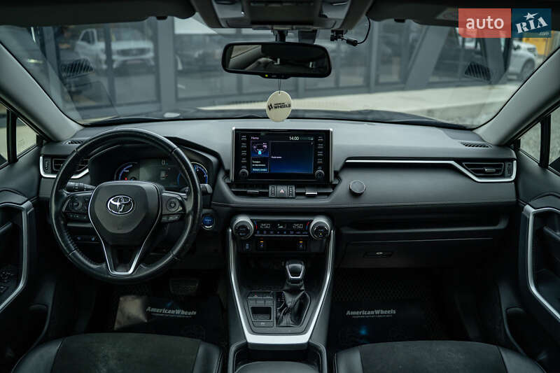 Внедорожник / Кроссовер Toyota RAV4 2019 в Черновцах