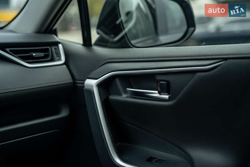 Внедорожник / Кроссовер Toyota RAV4 2019 в Черновцах