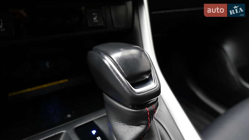 Позашляховик / Кросовер Toyota RAV4 2020 в Львові